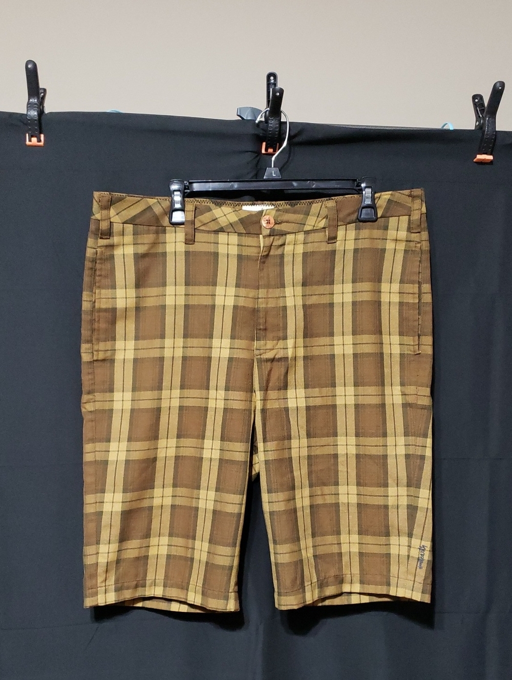 Men's Planet Earth Plaid Shorts. Size: 38" Waist